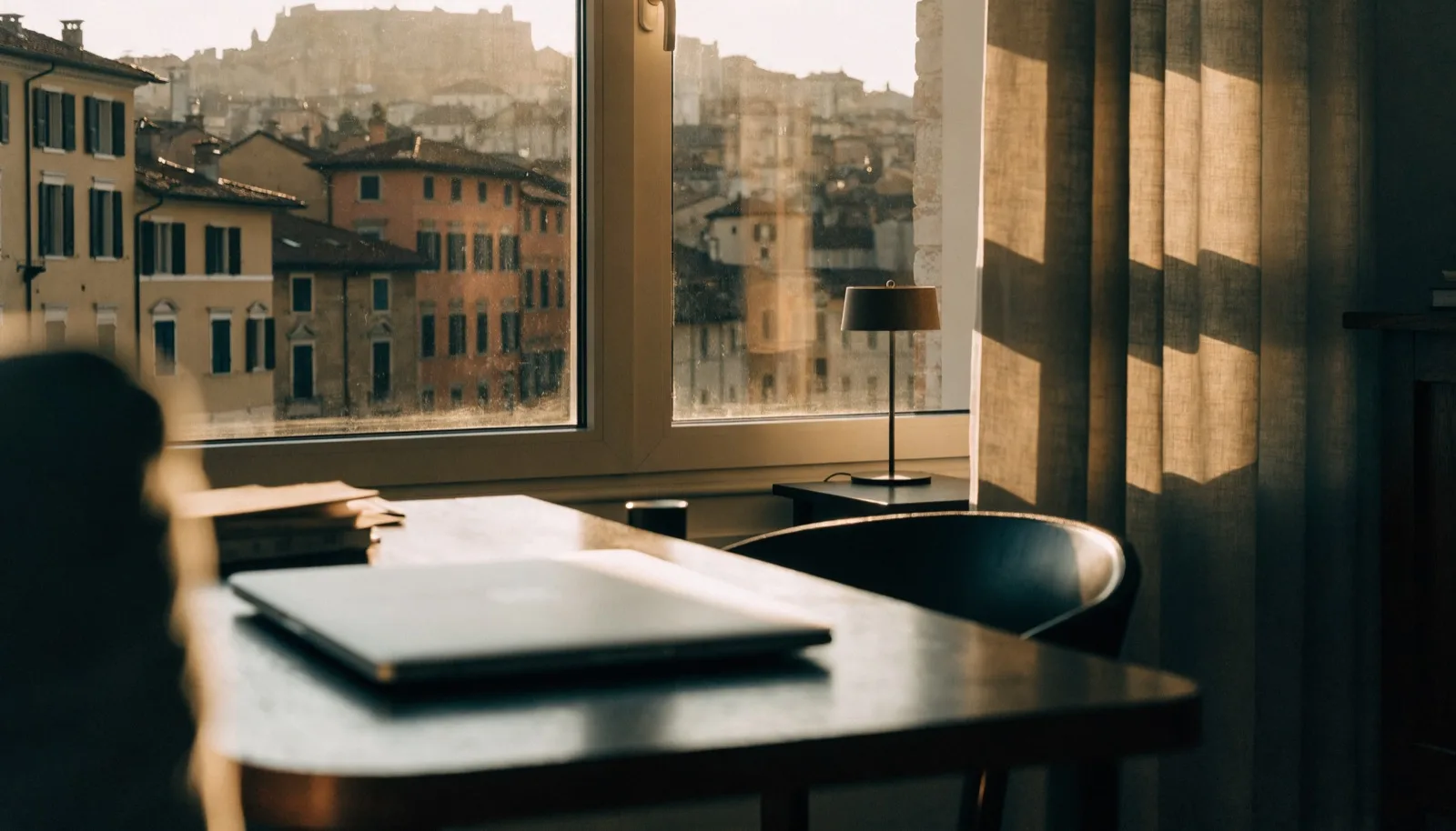 Scena editoriale a Bergamo, atmosfera domestica calda
