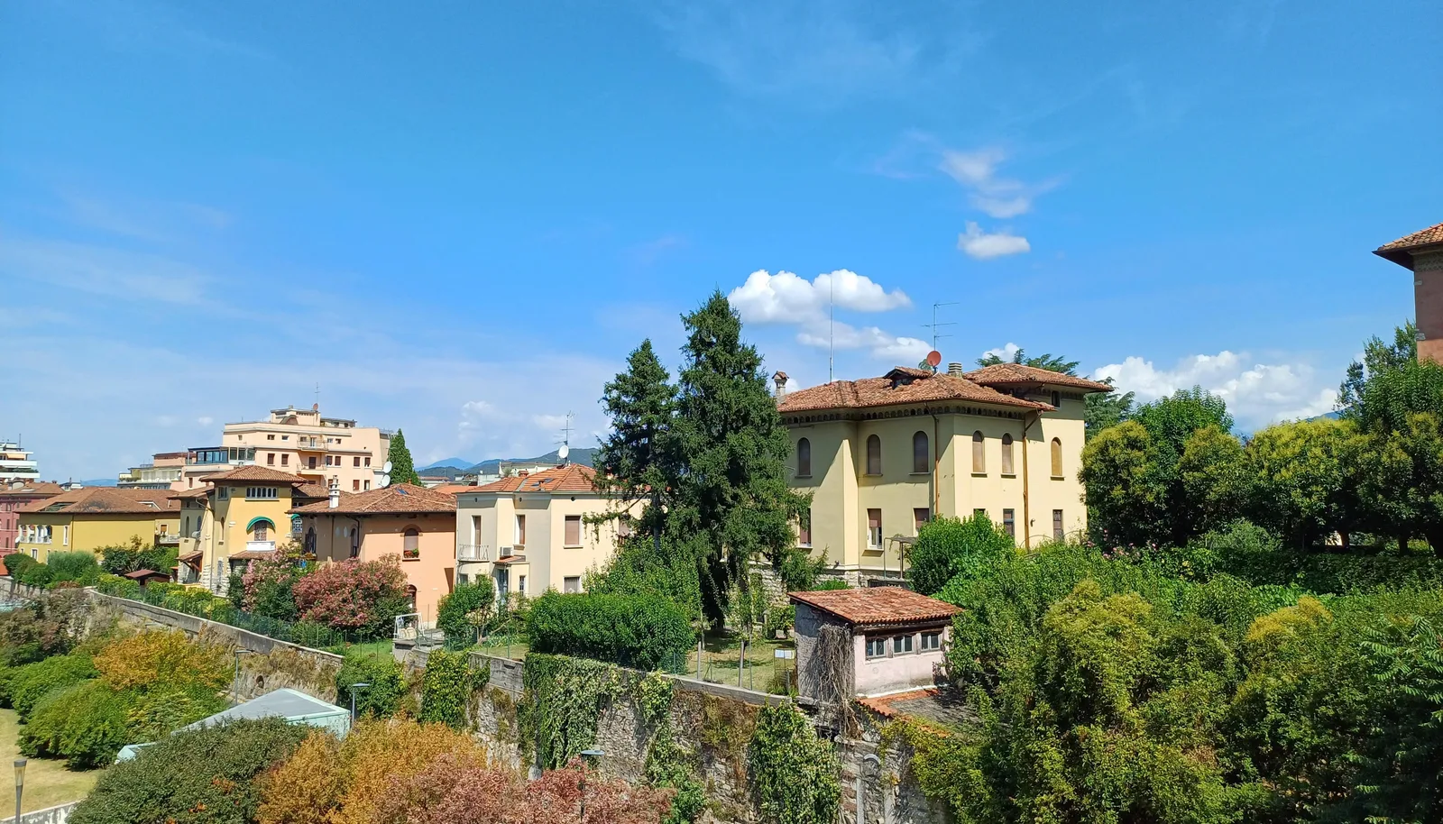 Cover Homeflow: Vivere a Casazza: guida al quartiere Brescia