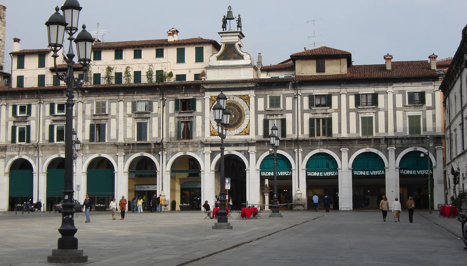 Cover Homeflow: Vivere a Villaggio Sereno: guida al quartiere Brescia